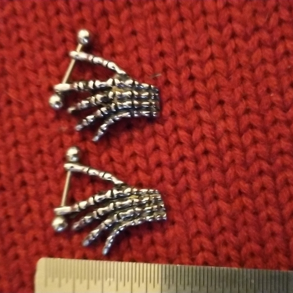 👋   Unisex Stainless steel nipple/earrings in the shape of hands - Picture 4 of 4